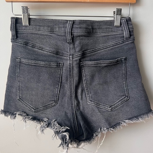 Celebrity Pink Women’s Black High-Waisted Frayed Shorts Size 3/26 - Picture 2 of 4